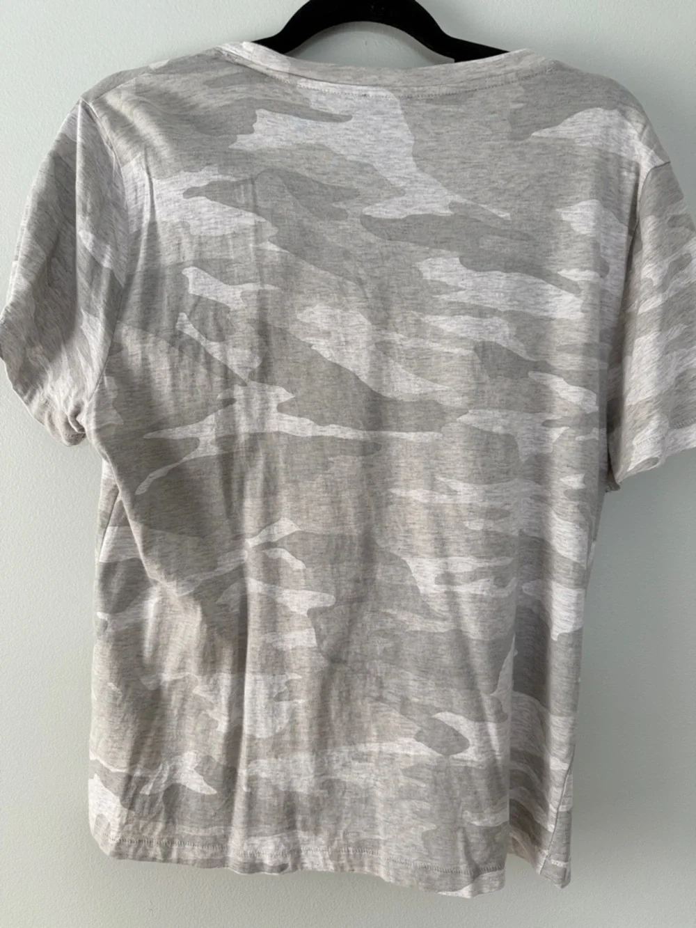 Splendid Light Gray Camo Short Sleeve Crewneck T-Shirt - size XL - Picture 3 of 5